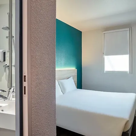 Hotelf1 Paris Denis Stade Hotel *