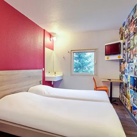Hotelf1 Paris Denis Stade Hotel *