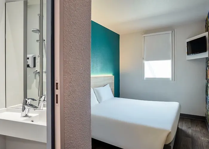 Hotelf1 Paris Denis Stade Hotel *